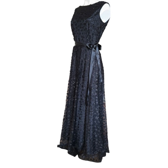 TAHARI Women’s SZ 6 Elegant Black Floral Lace Prom Dress Bateau Neckline - Picture 3 of 7